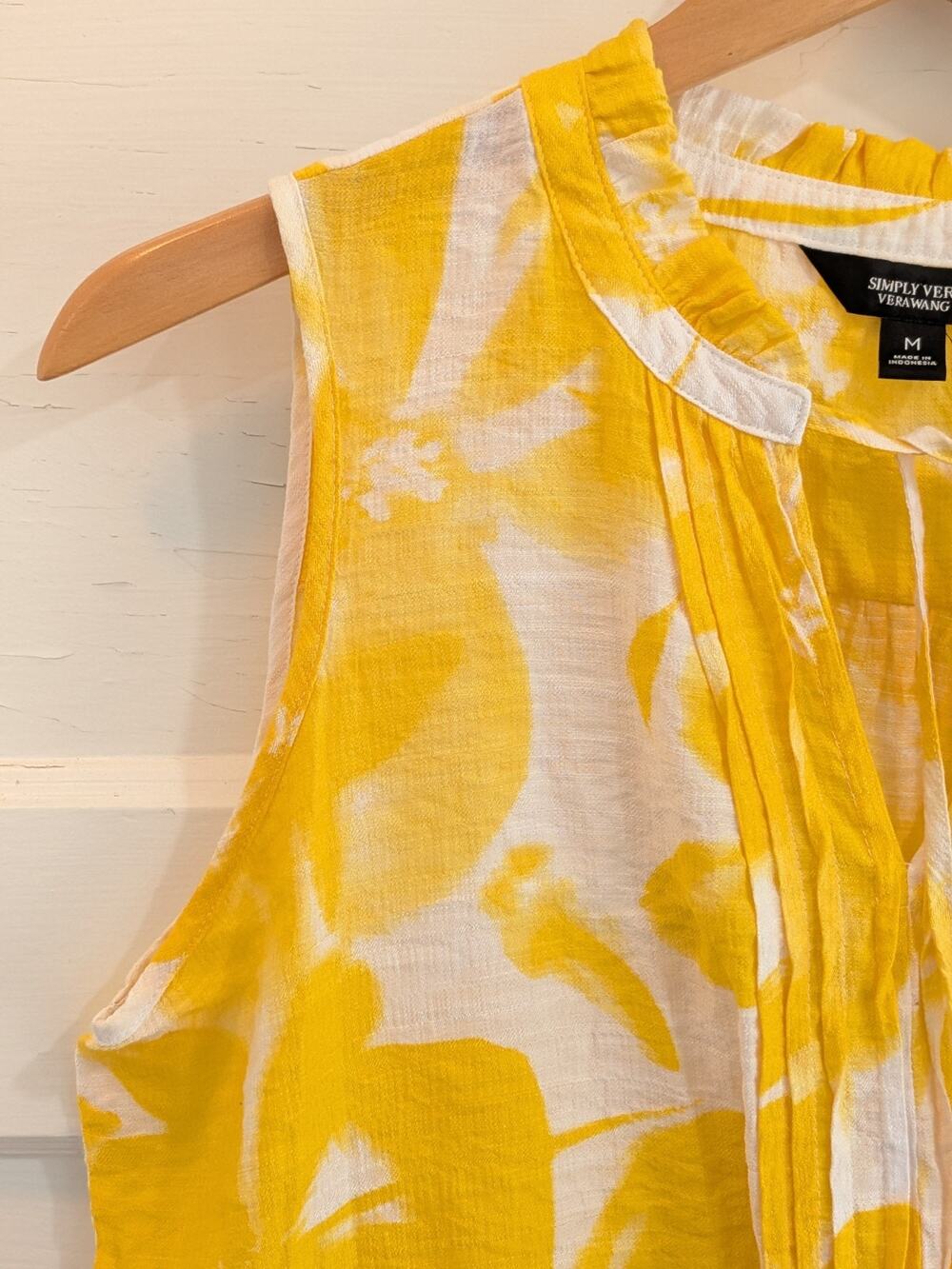Simply Vera Vera Wang Sleeveless Top, Yellow Abstract Floral, Size Medium